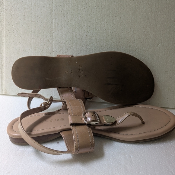 Coach Tan Patent Leather Thong Flat Sandals Size 7.5B - Picture 4 of 8